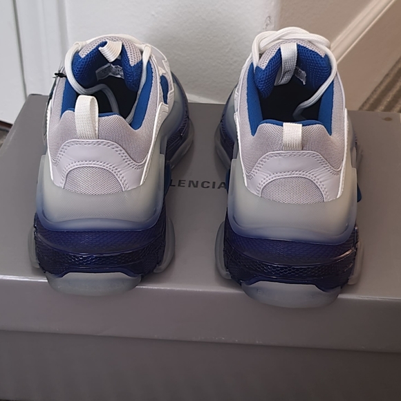 🦋🎉 HP 🎉🦋 NWT Balenciaga Triple S Sneakers - Picture 4 of 10